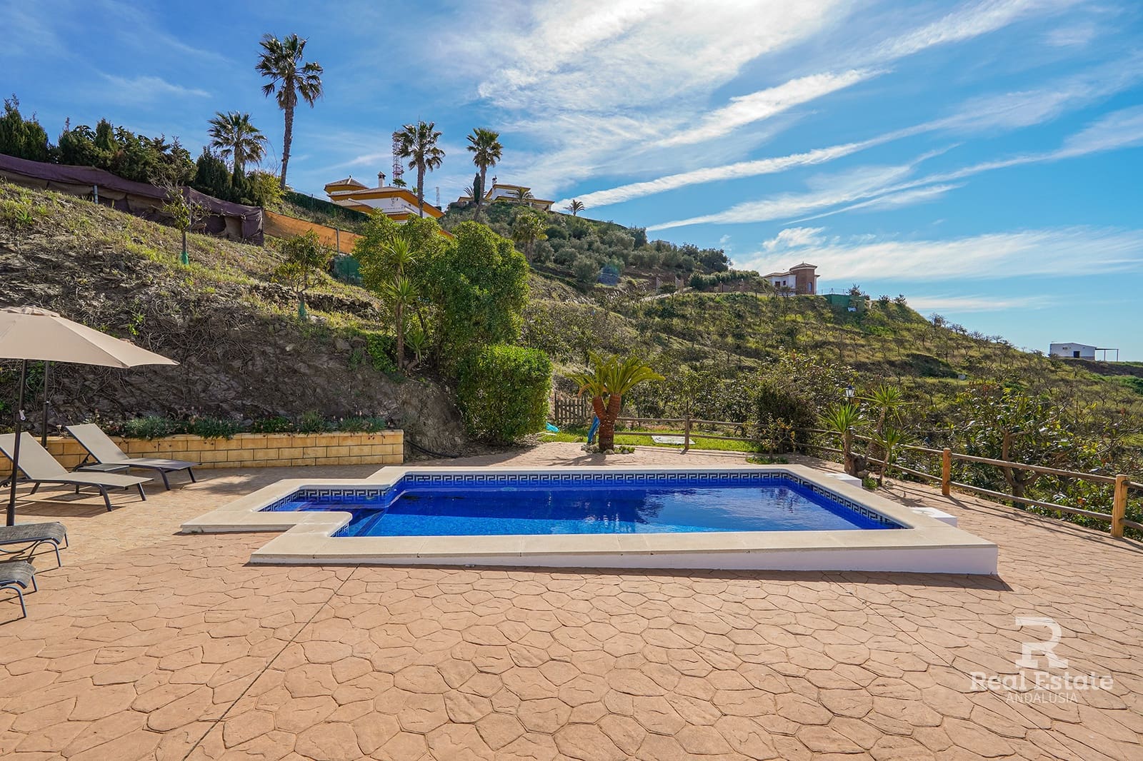 3 makuuhuone Huvila vuokrattavana paikassa Sayalonga mukana uima-altaan 
autotalli - 2 000 € (Ref: 9747424)