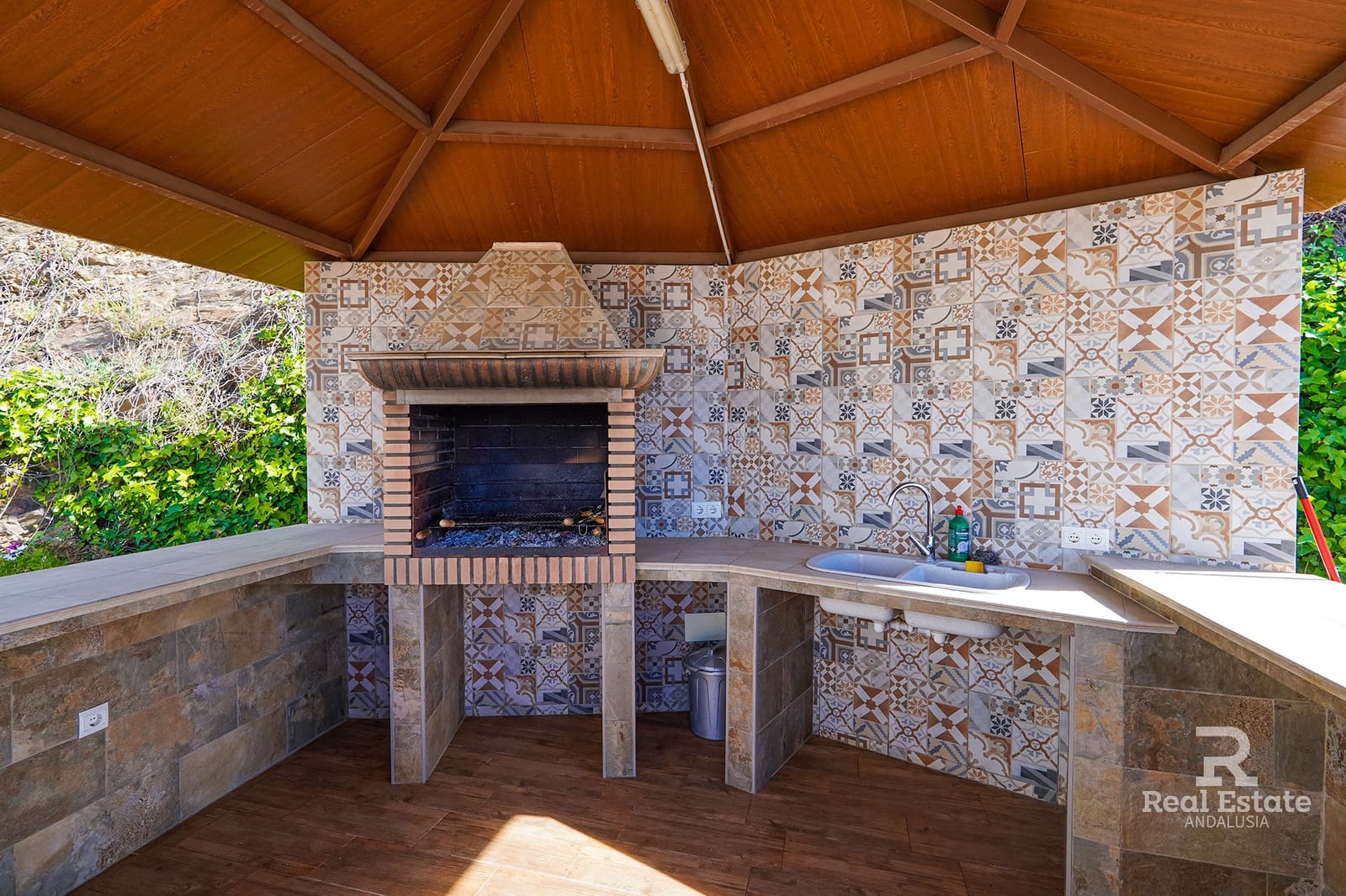 3 makuuhuone Huvila vuokrattavana paikassa Sayalonga mukana uima-altaan 
autotalli - 2 000 € (Ref: 9747424)