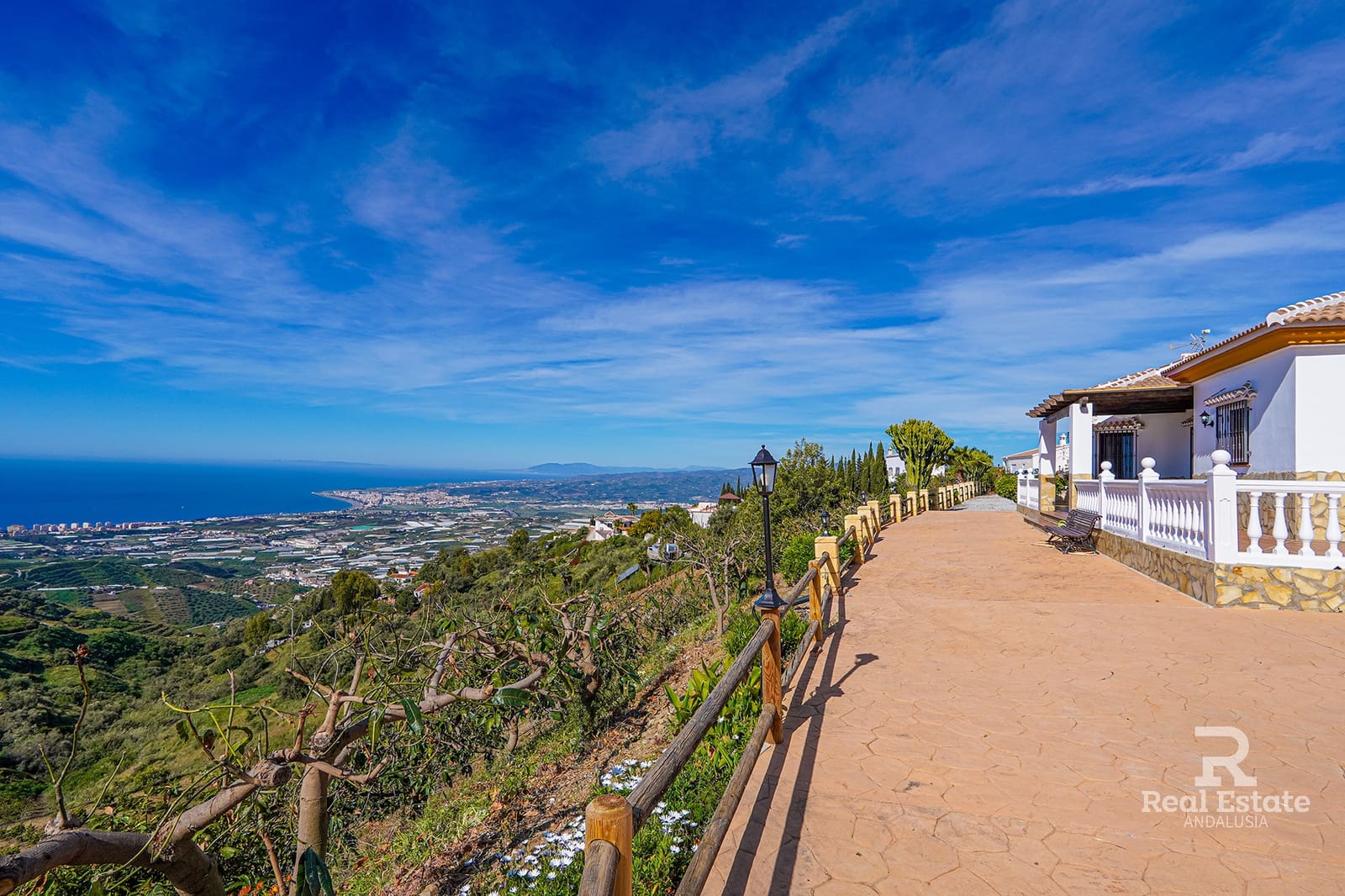 3 makuuhuone Huvila vuokrattavana paikassa Sayalonga mukana uima-altaan 
autotalli - 2 000 € (Ref: 9747424)