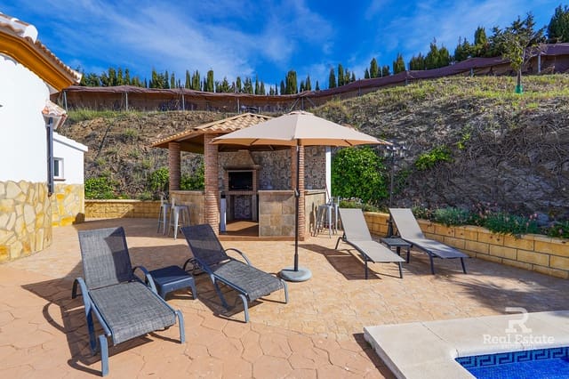 3 slaapkamer Villa te huur in Sayalonga met zwembad garage - € 2.000 (Ref: 9747424)