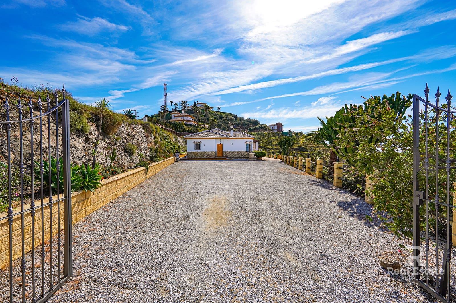 3 makuuhuone Huvila vuokrattavana paikassa Sayalonga mukana uima-altaan 
autotalli - 2 000 € (Ref: 9747424)