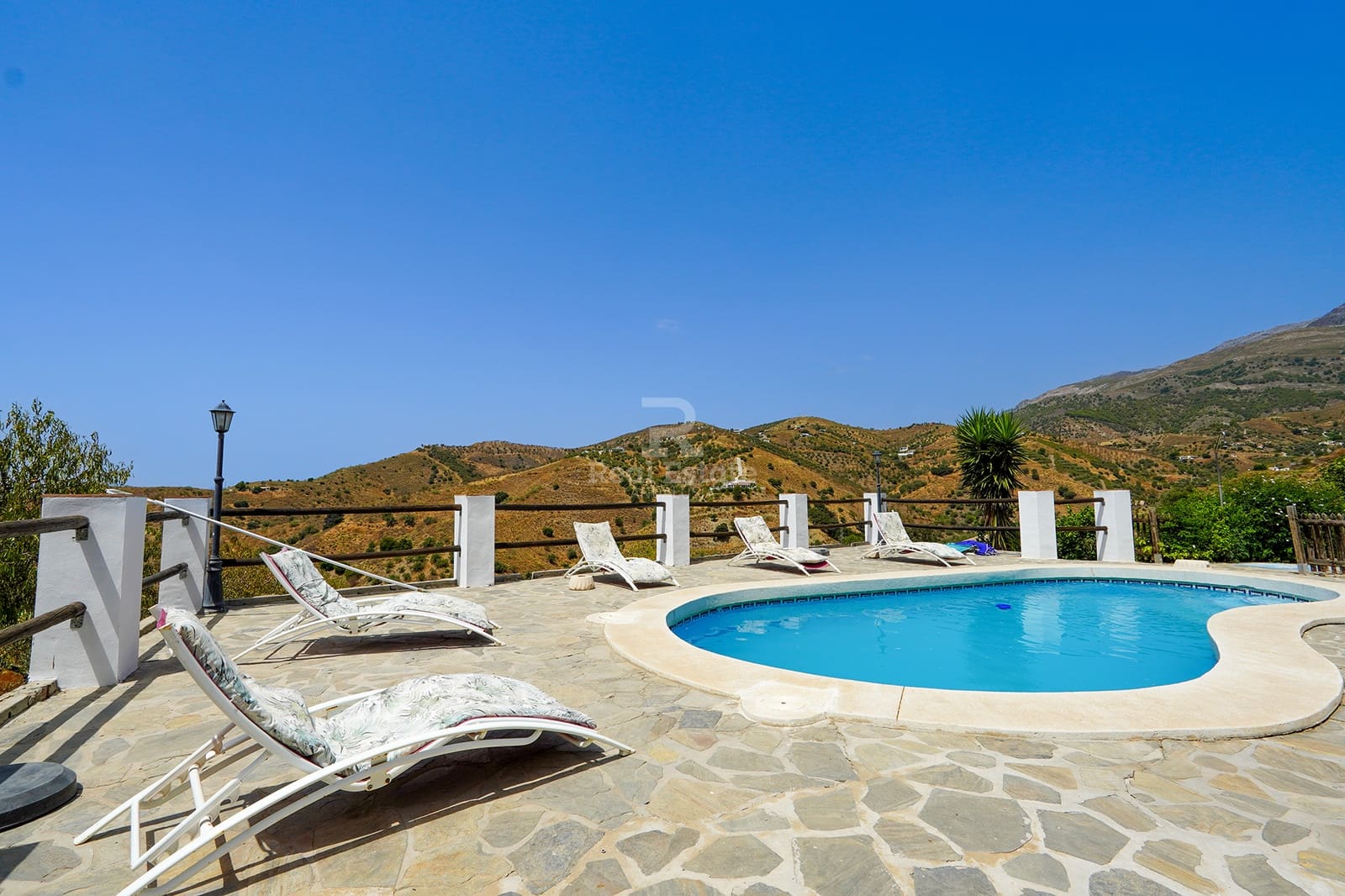4 camera da letto Villa da affittare in Sedella con piscina garage - 1.400 € (Rif: 9889161)