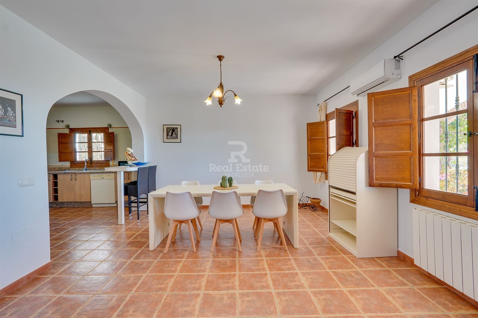 2 camera da letto Villa da affittare in Sayalonga con piscina garage - 1.700 € (Rif: 9889225)