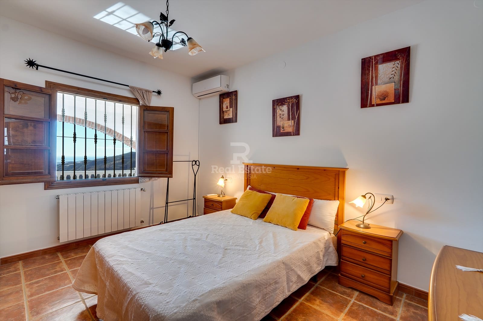 2 camera da letto Villa da affittare in Sayalonga con piscina garage - 1.700 € (Rif: 9889225)