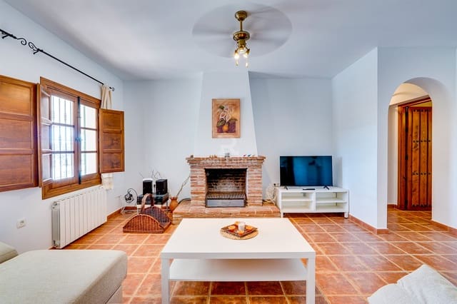 Villa/Maison de 2 chambres à louer à Sayalonga avec piscine garage - 1 700 € (Ref: 9889225)