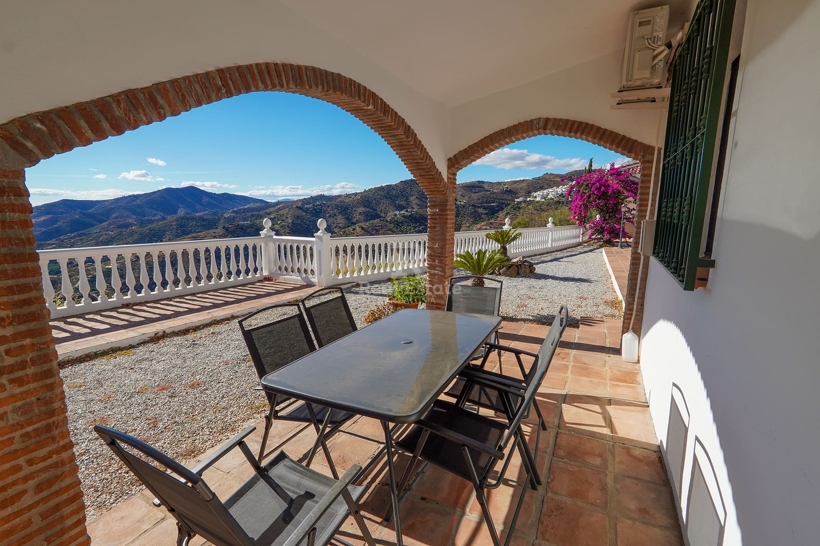 2 camera da letto Villa da affittare in Sayalonga con piscina garage - 1.700 € (Rif: 9889225)