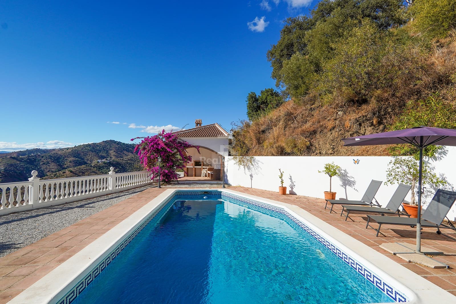 2 camera da letto Villa da affittare in Sayalonga con piscina garage - 1.700 € (Rif: 9889225)