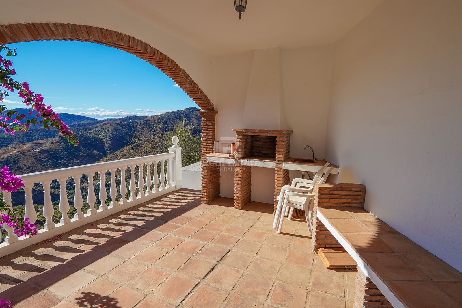 2 camera da letto Villa da affittare in Sayalonga con piscina garage - 1.700 € (Rif: 9889225)
