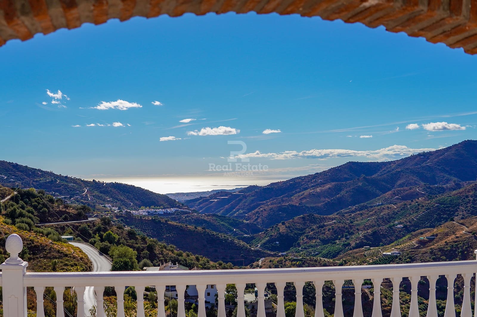 2 camera da letto Villa da affittare in Sayalonga con piscina garage - 1.700 € (Rif: 9889225)