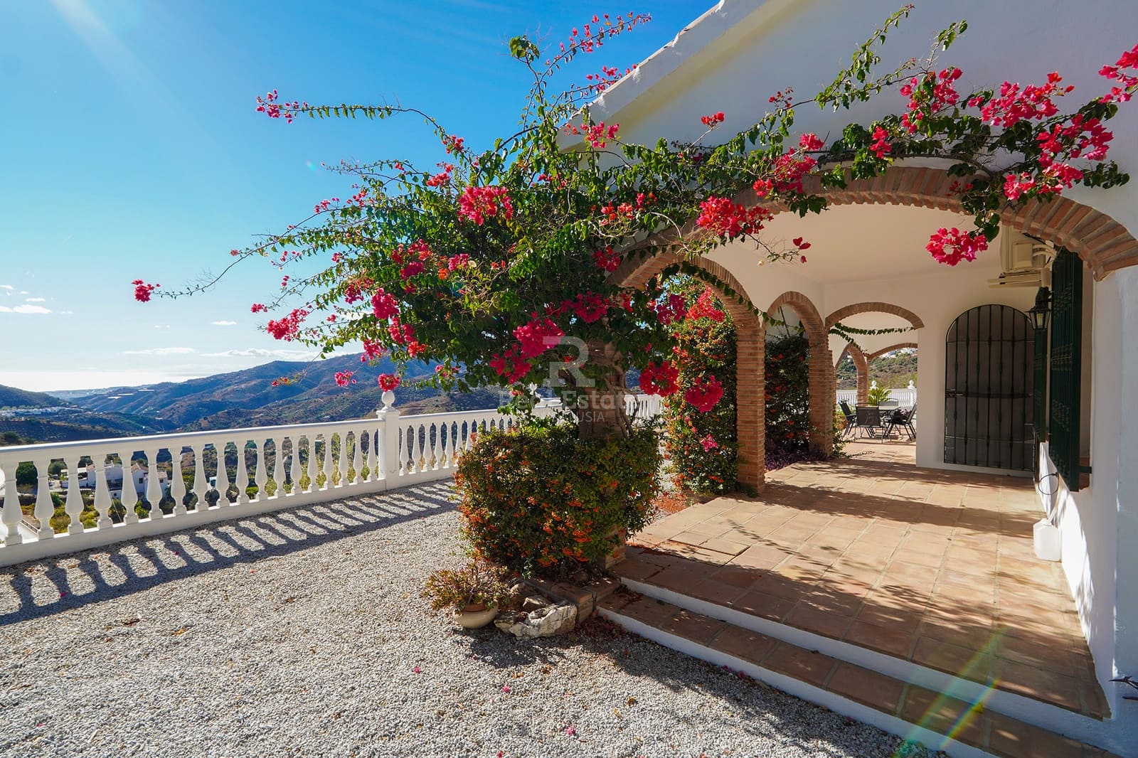 2 camera da letto Villa da affittare in Sayalonga con piscina garage - 1.700 € (Rif: 9889225)
