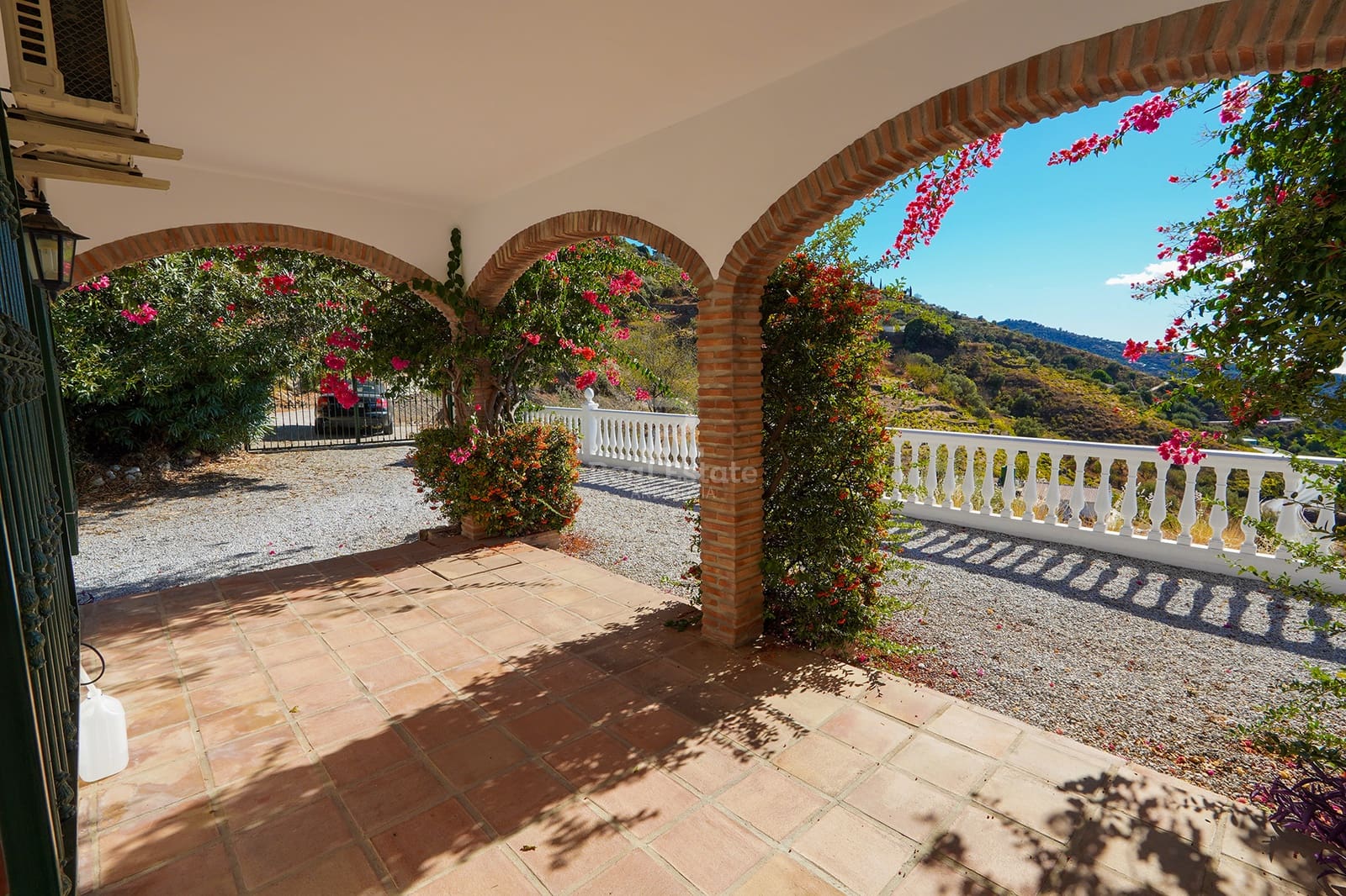 2 camera da letto Villa da affittare in Sayalonga con piscina garage - 1.700 € (Rif: 9889225)