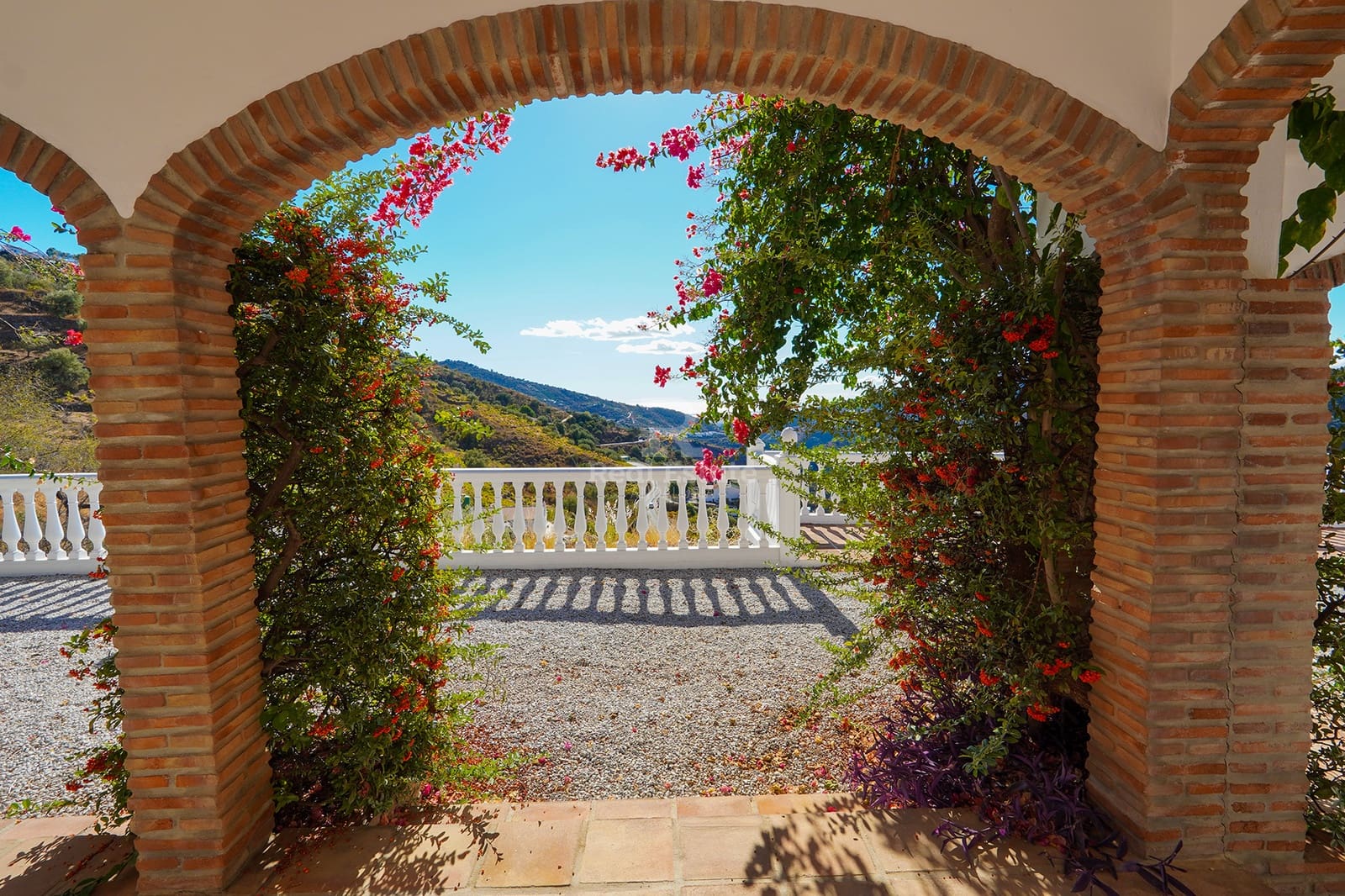2 camera da letto Villa da affittare in Sayalonga con piscina garage - 1.700 € (Rif: 9889225)