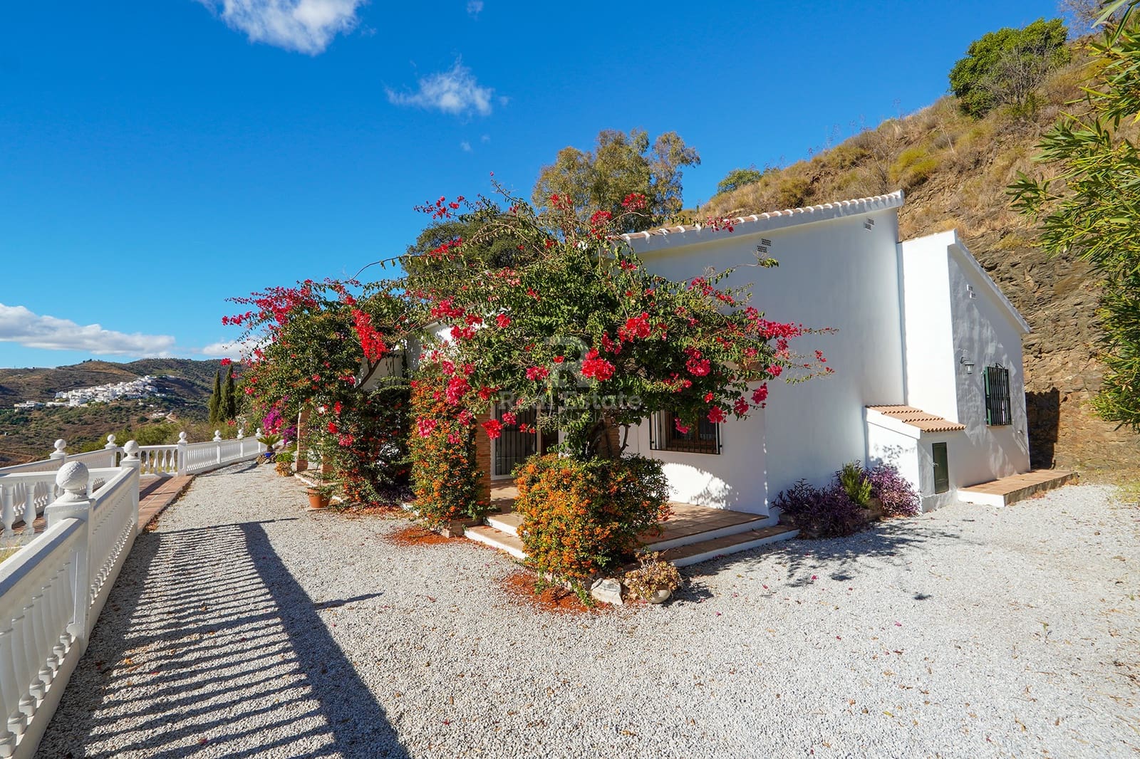 2 camera da letto Villa da affittare in Sayalonga con piscina garage - 1.700 € (Rif: 9889225)