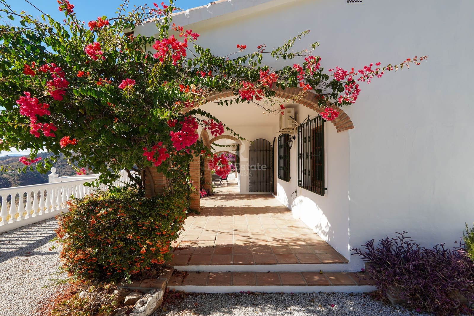 2 camera da letto Villa da affittare in Sayalonga con piscina garage - 1.700 € (Rif: 9889225)