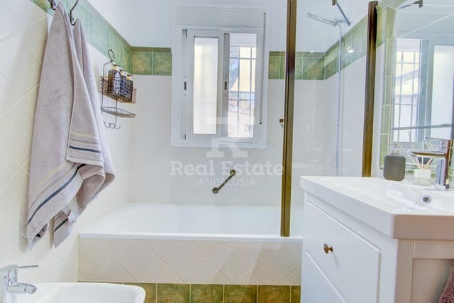 3 bedroom Villa for rent in Cómpeta with pool garage - € 2,000 (Ref: 9922845)