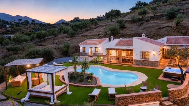 3 bedroom Villa for rent in Cómpeta with pool garage - € 2,000 (Ref: 9922845)