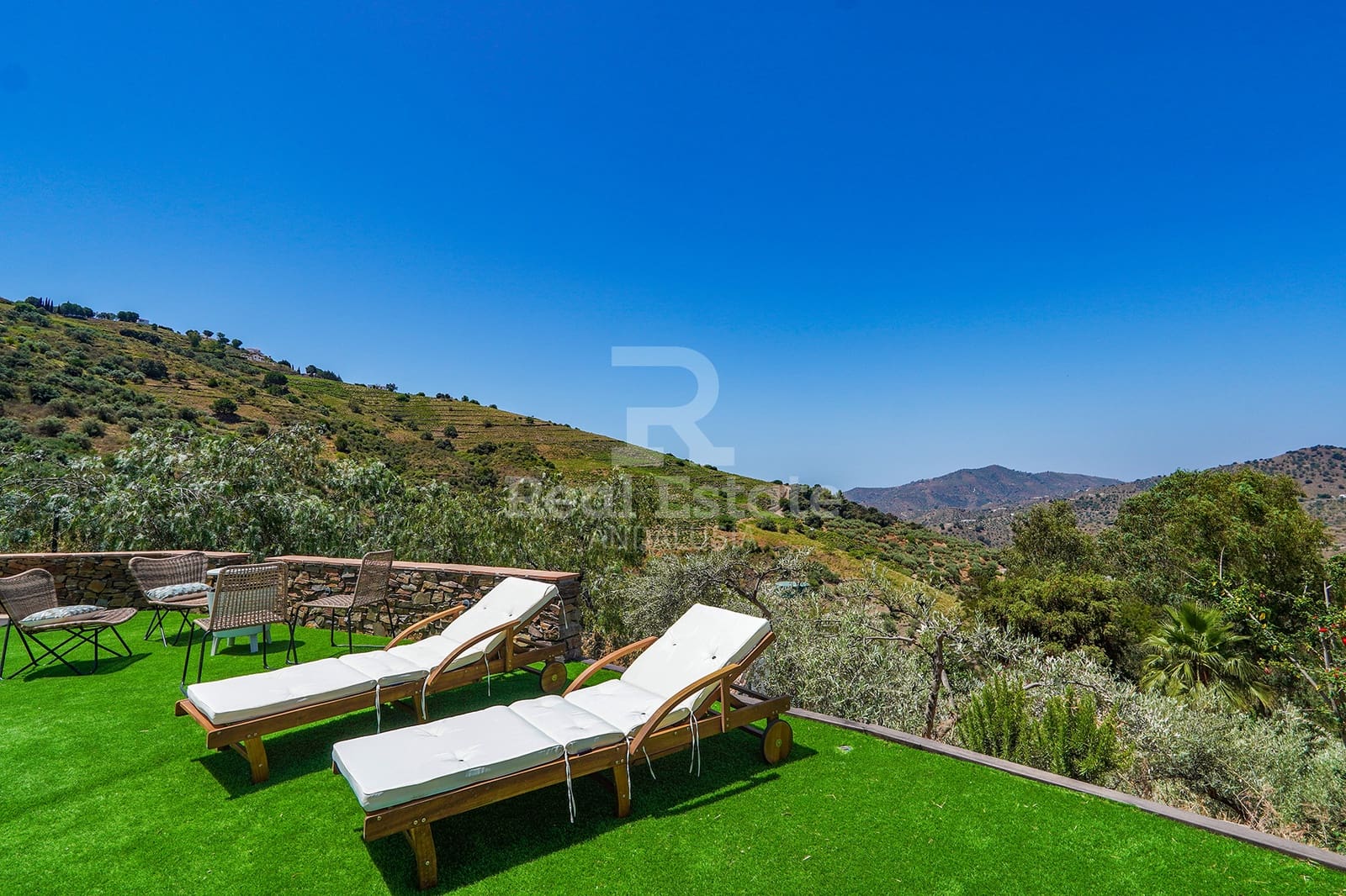 3 bedroom Villa for rent in Competa with pool garage - € 2,000 (Ref: 9922845)