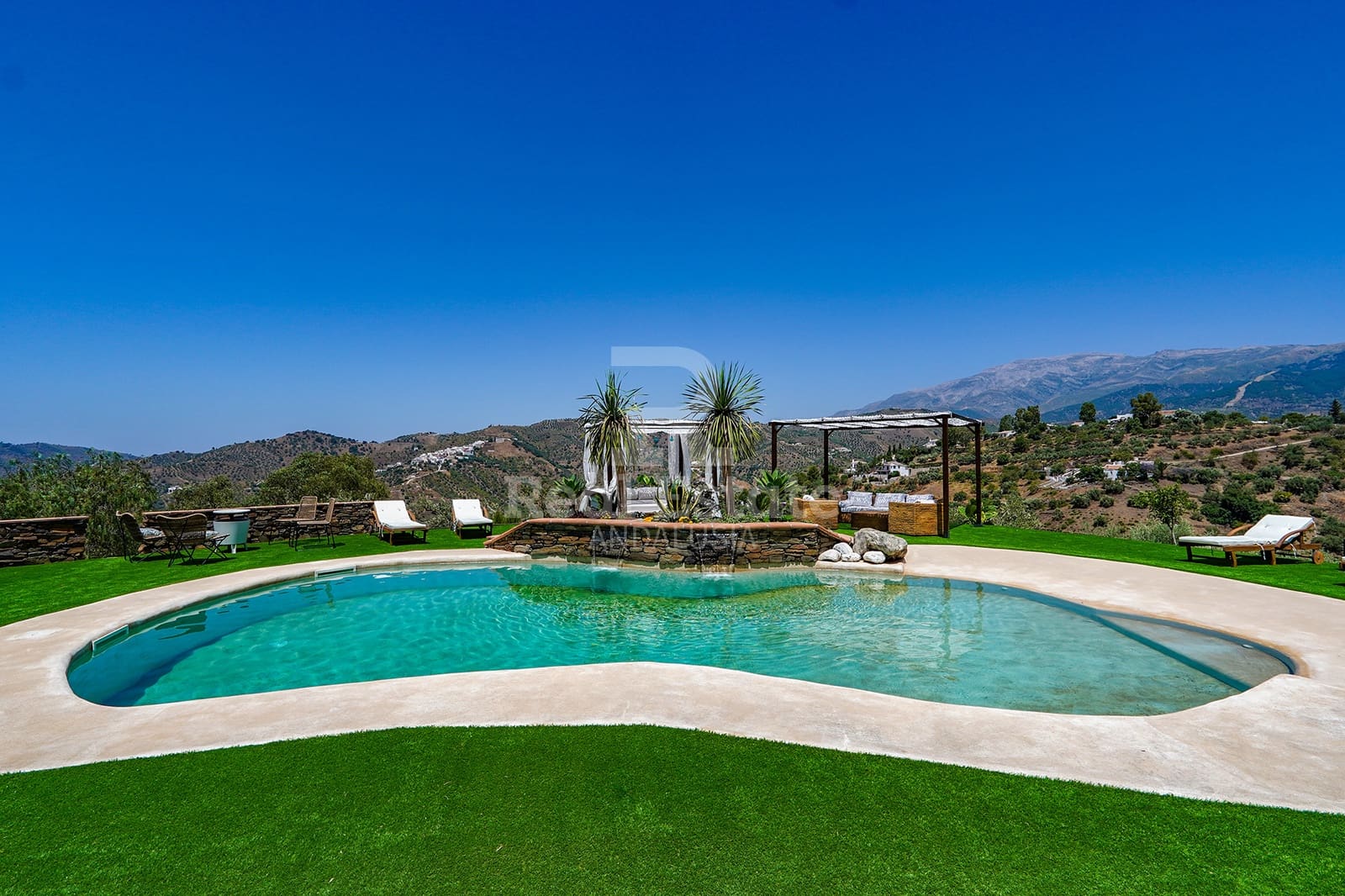 3 bedroom Villa for rent in Competa with pool garage - € 2,000 (Ref: 9922845)