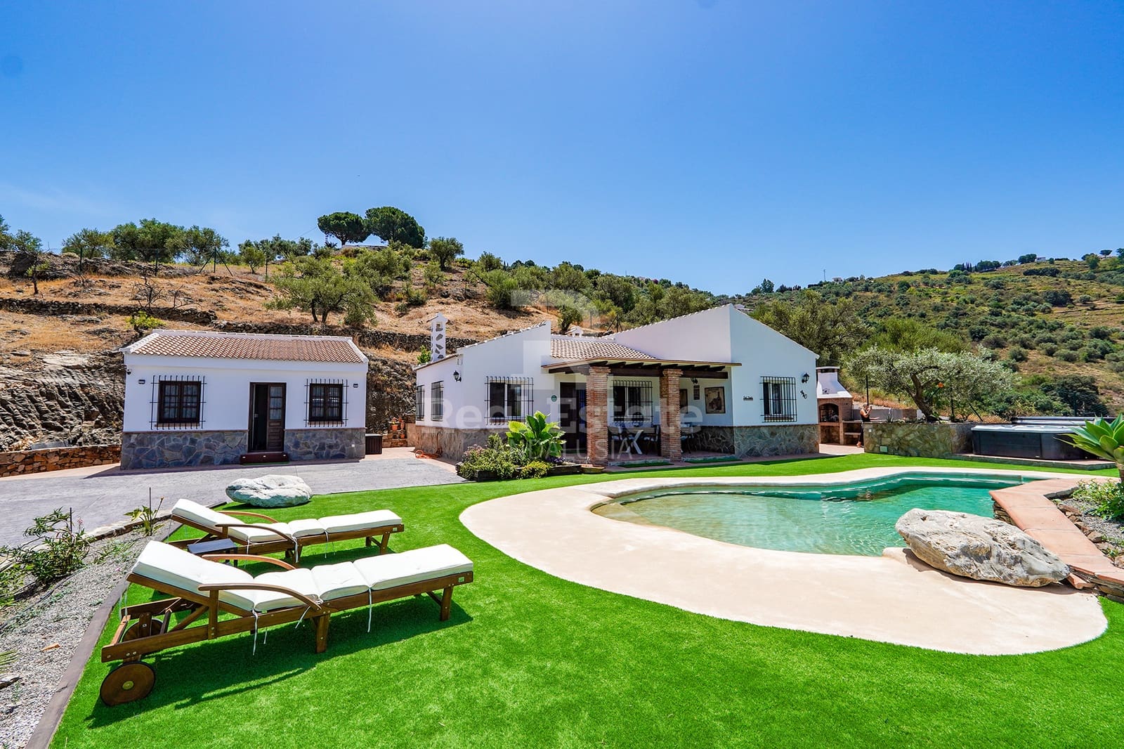 3 bedroom Villa for rent in Competa with pool garage - € 2,000 (Ref: 9922845)