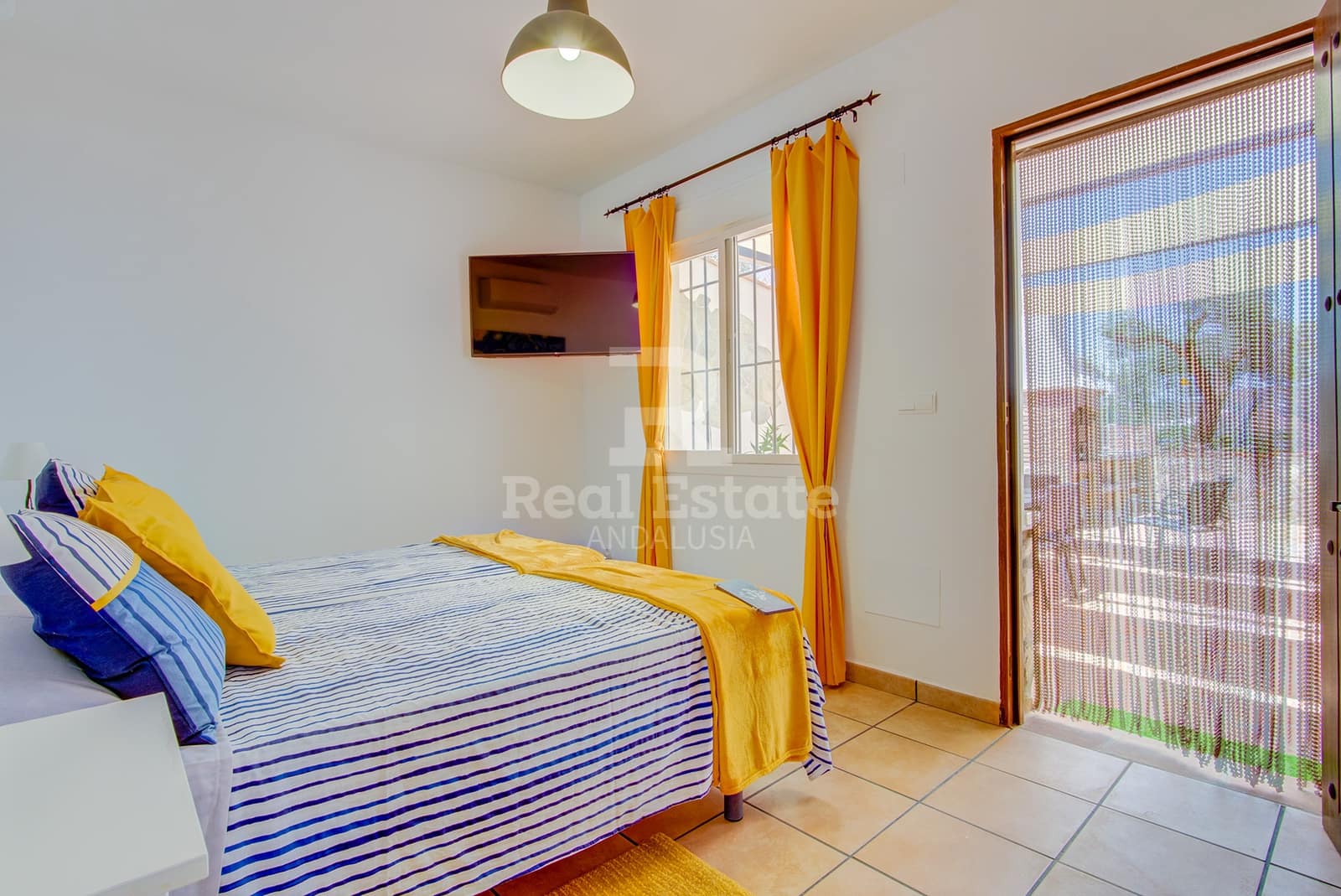 3 bedroom Villa for rent in Competa with pool garage - € 2,000 (Ref: 9922845)