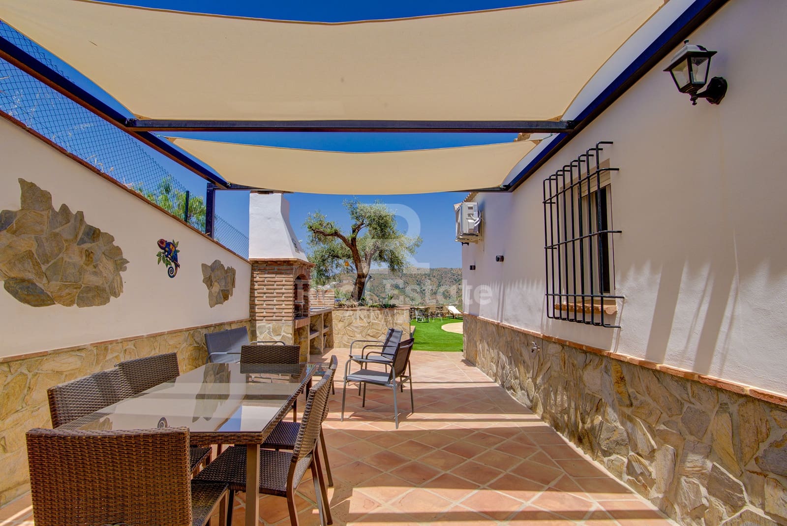 3 bedroom Villa for rent in Competa with pool garage - € 2,000 (Ref: 9922845)