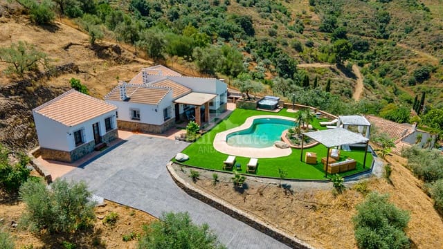 3 bedroom Villa for rent in Cómpeta with pool garage - € 2,000 (Ref: 9922845)