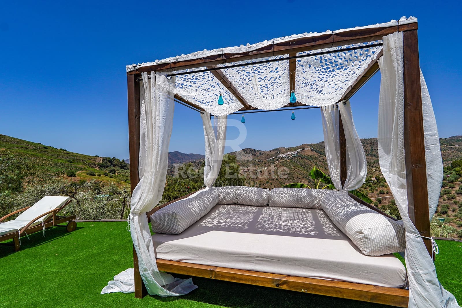 3 bedroom Villa for rent in Competa with pool garage - € 2,000 (Ref: 9922845)