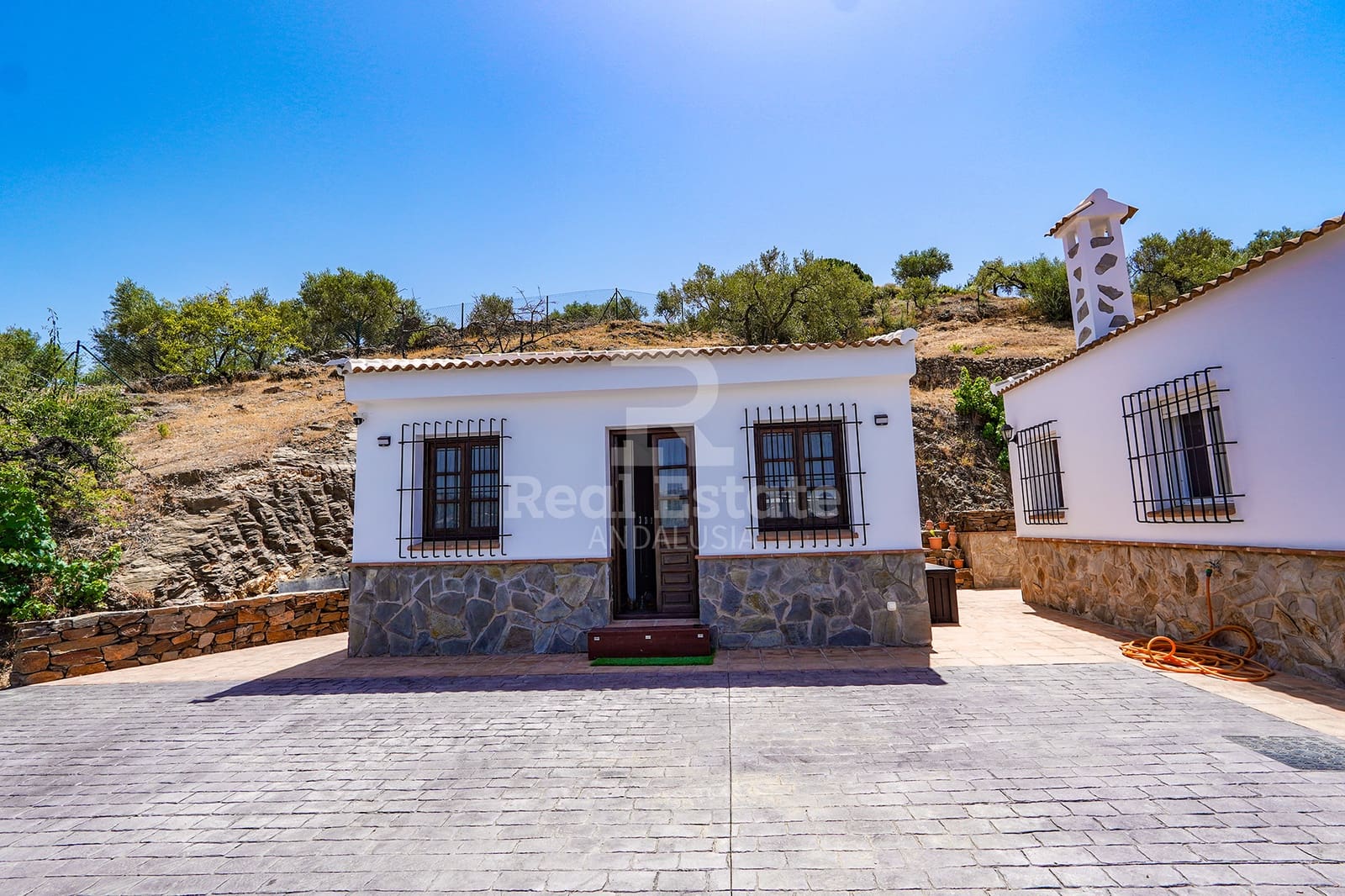 3 bedroom Villa for rent in Competa with pool garage - € 2,000 (Ref: 9922845)