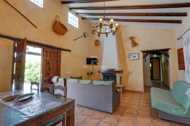 Villa/Maison de 4 chambres à louer à Sedella avec piscine garage - 1 400 € (Ref: 9946776)