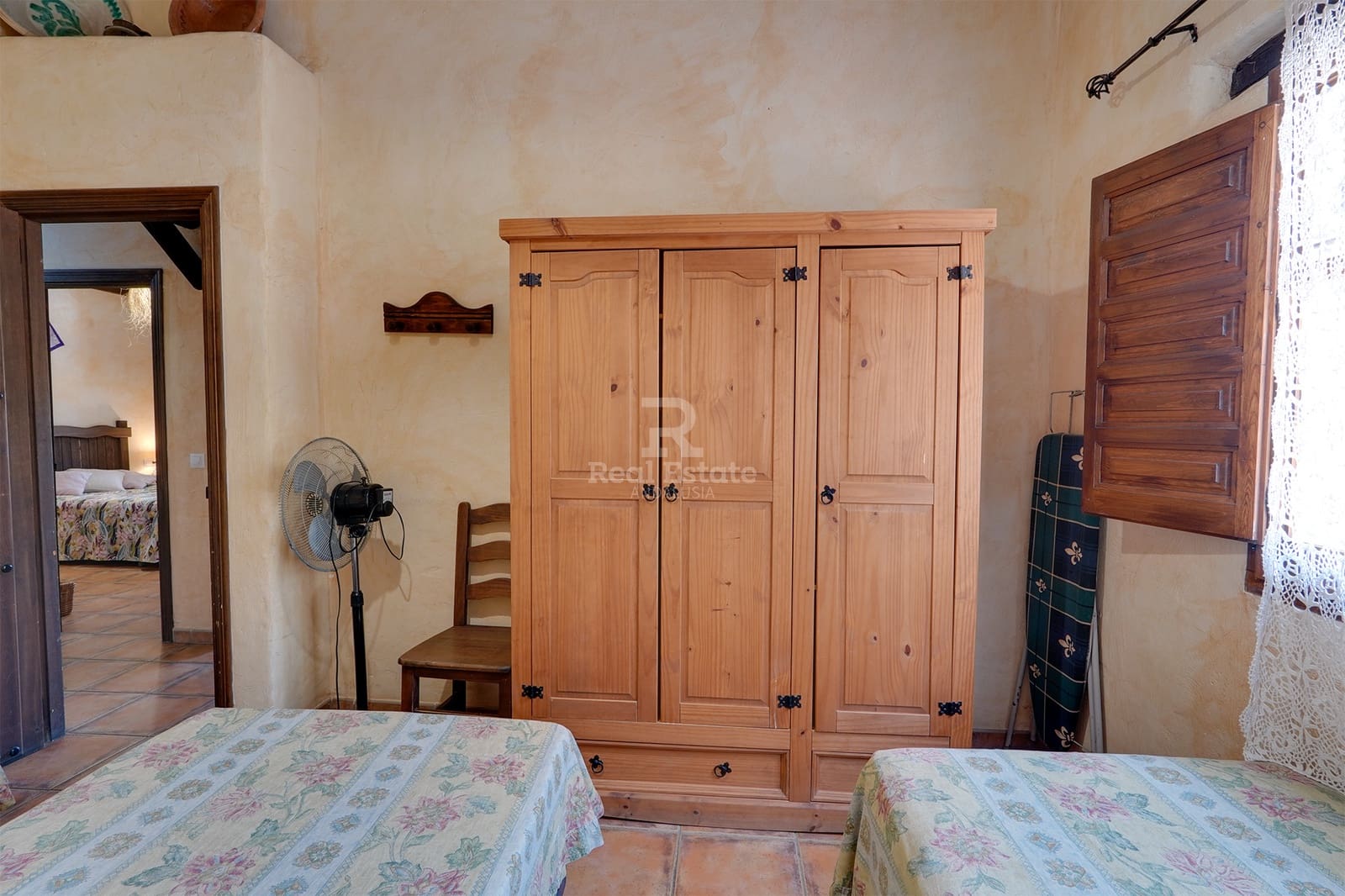 4 sypialnia Willa do wynajęcia w Sedella z basenem garażem - 1 400 € (Ref: 9946776)