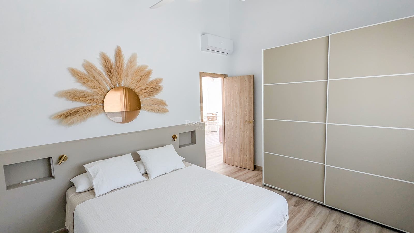 Villa/Maison de 2 chambres à louer à Competa avec piscine garage - 2 200 € (Ref: 9946779)