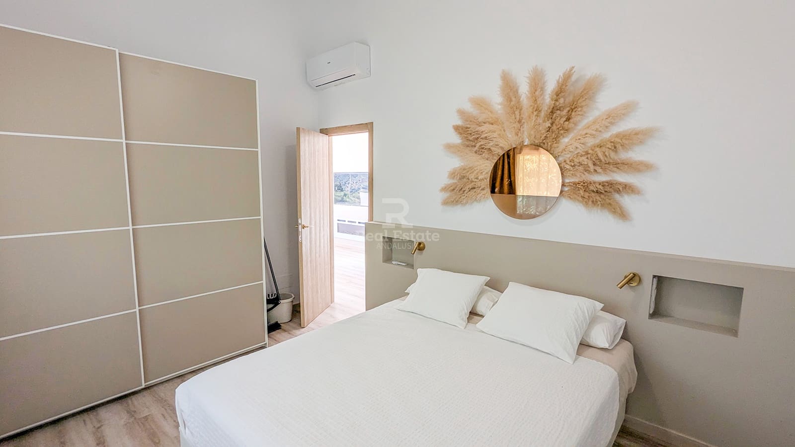 Villa/Maison de 2 chambres à louer à Competa avec piscine garage - 2 200 € (Ref: 9946779)