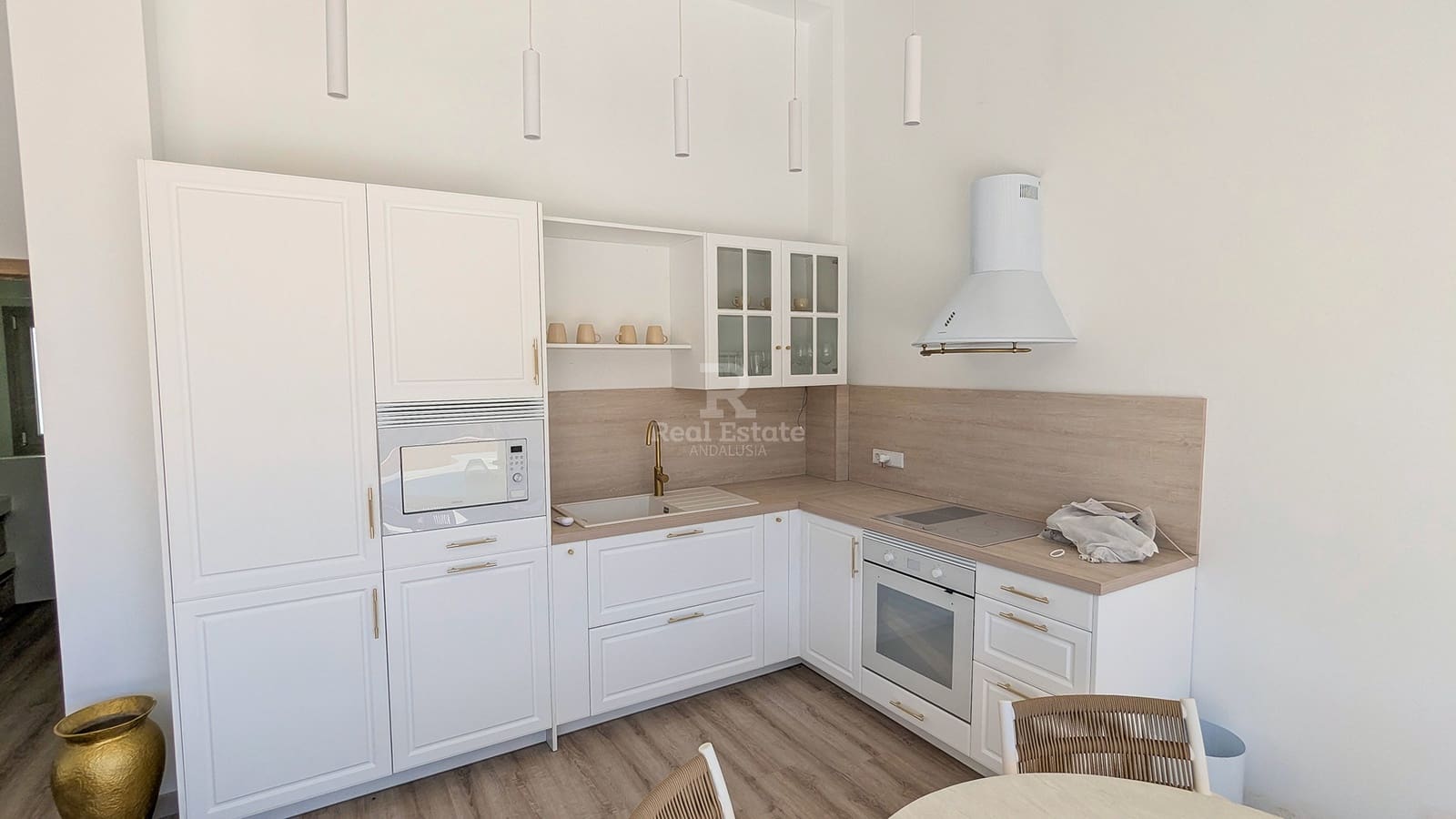 Villa/Maison de 2 chambres à louer à Competa avec piscine garage - 2 200 € (Ref: 9946779)