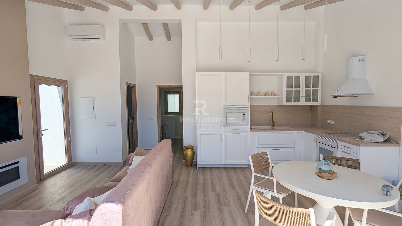 Villa/Maison de 2 chambres à louer à Competa avec piscine garage - 2 200 € (Ref: 9946779)