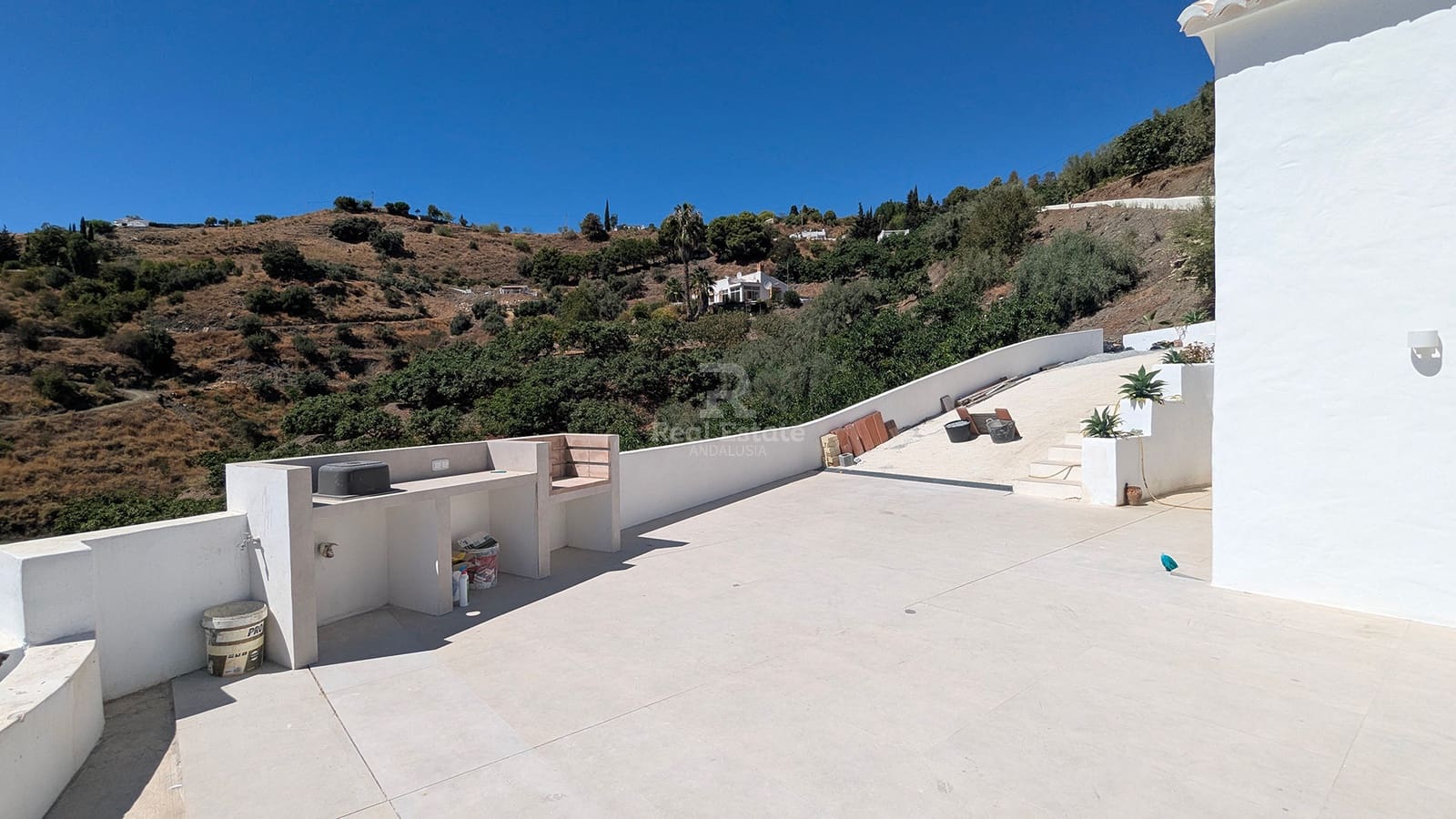 Villa/Maison de 2 chambres à louer à Competa avec piscine garage - 2 200 € (Ref: 9946779)