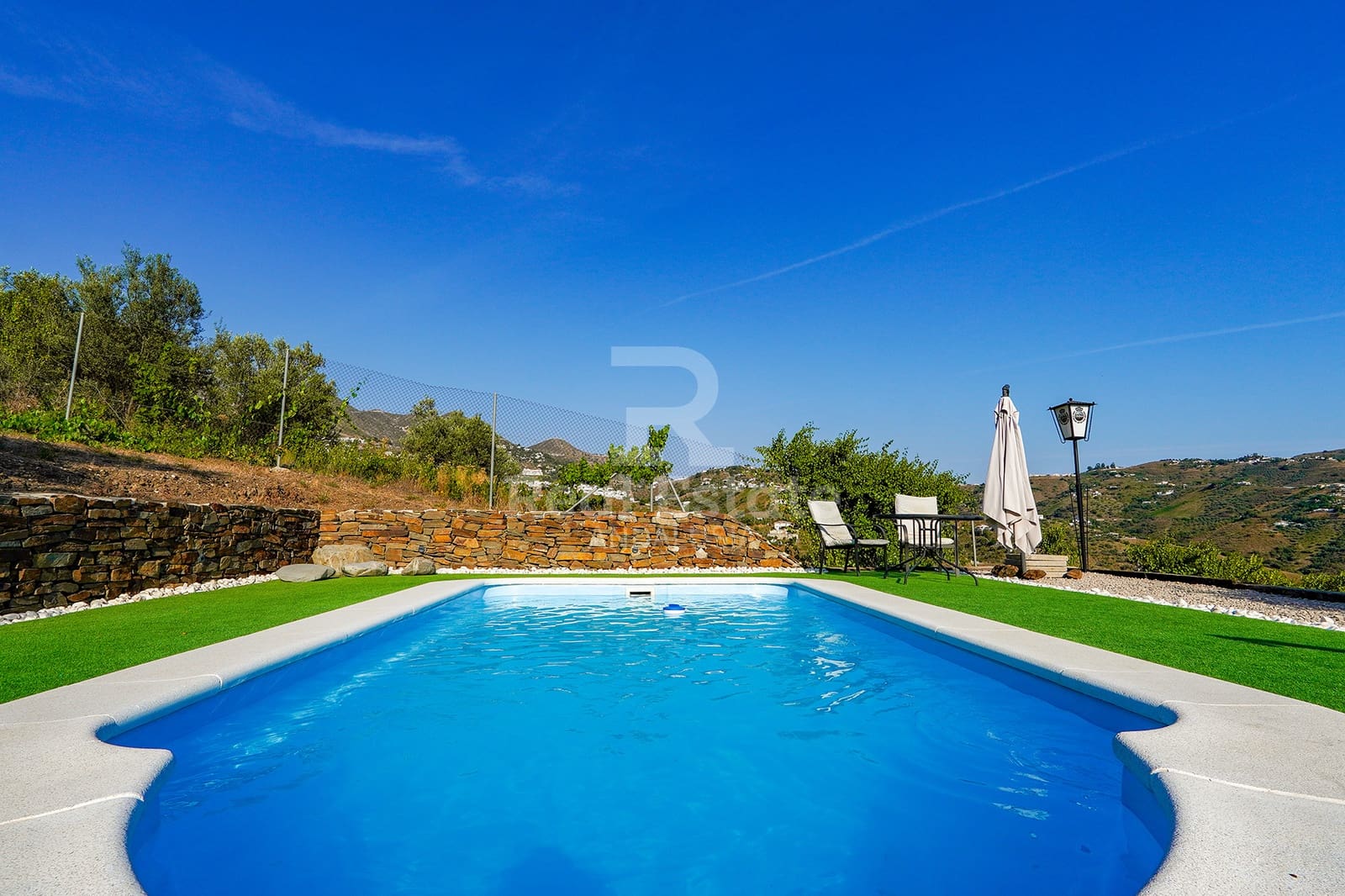 1 soveværelse Villa til leje i Archez med swimmingpool garage - € 1.150 (Ref: 9953227)