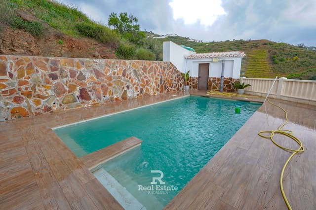 4 soveværelse Villa til leje i Sayalonga med swimmingpool garage - € 2.400 (Ref: 9953457)