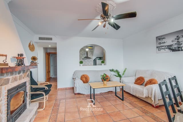4 soveværelse Villa til leje i Sayalonga med swimmingpool garage - € 2.400 (Ref: 9953457)
