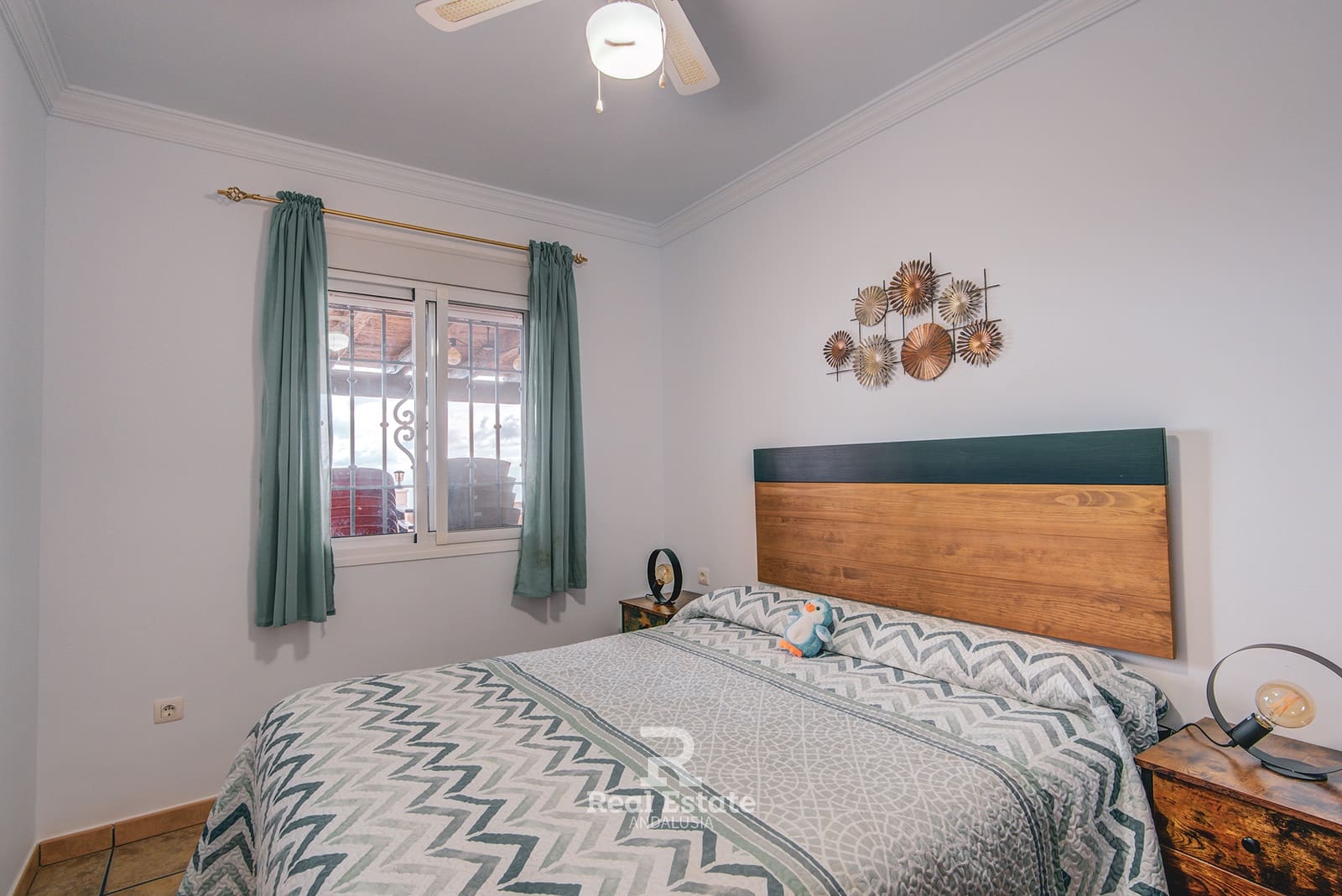 4 soveværelse Villa til leje i Sayalonga med swimmingpool garage - € 2.400 (Ref: 9953457)
