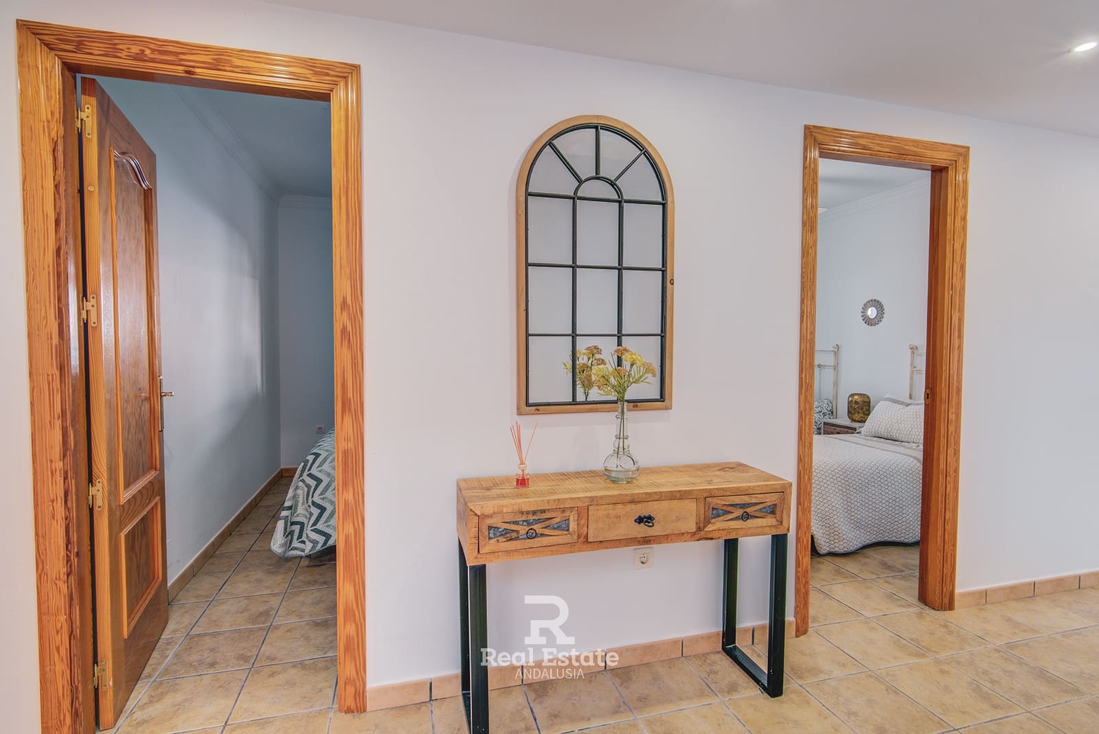4 soveværelse Villa til leje i Sayalonga med swimmingpool garage - € 2.400 (Ref: 9953457)