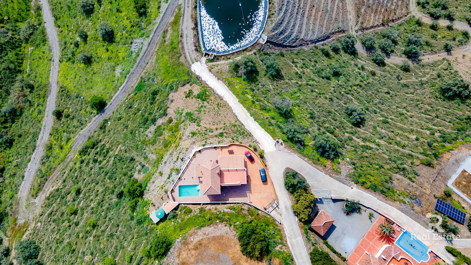 4 soveværelse Villa til leje i Sayalonga med swimmingpool garage - € 2.400 (Ref: 9953457)