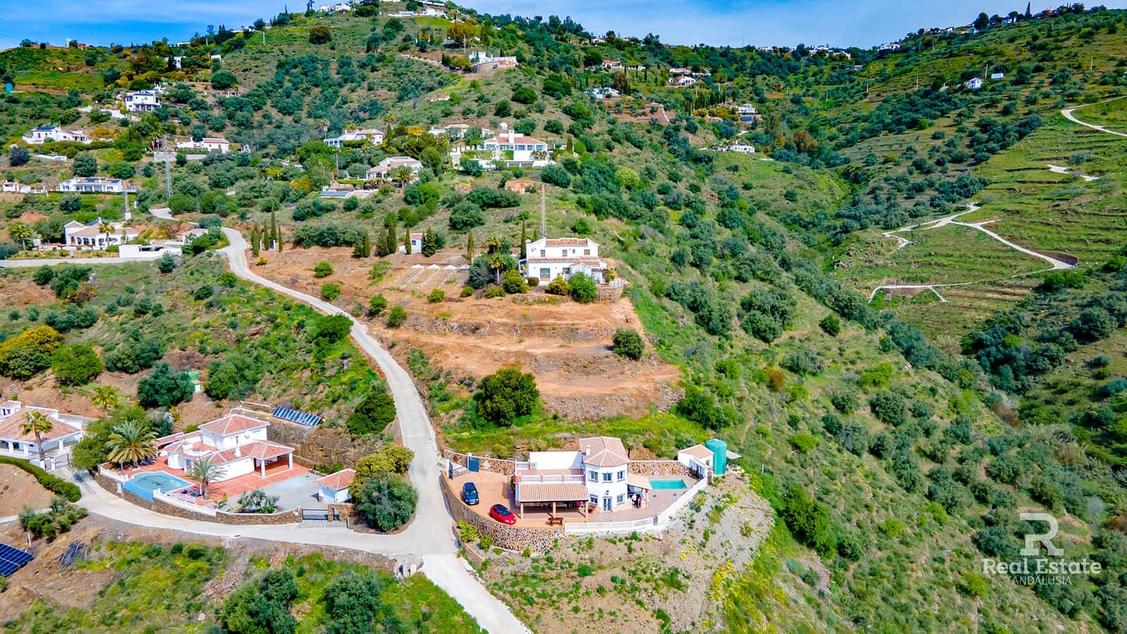 4 soveværelse Villa til leje i Sayalonga med swimmingpool garage - € 2.400 (Ref: 9953457)