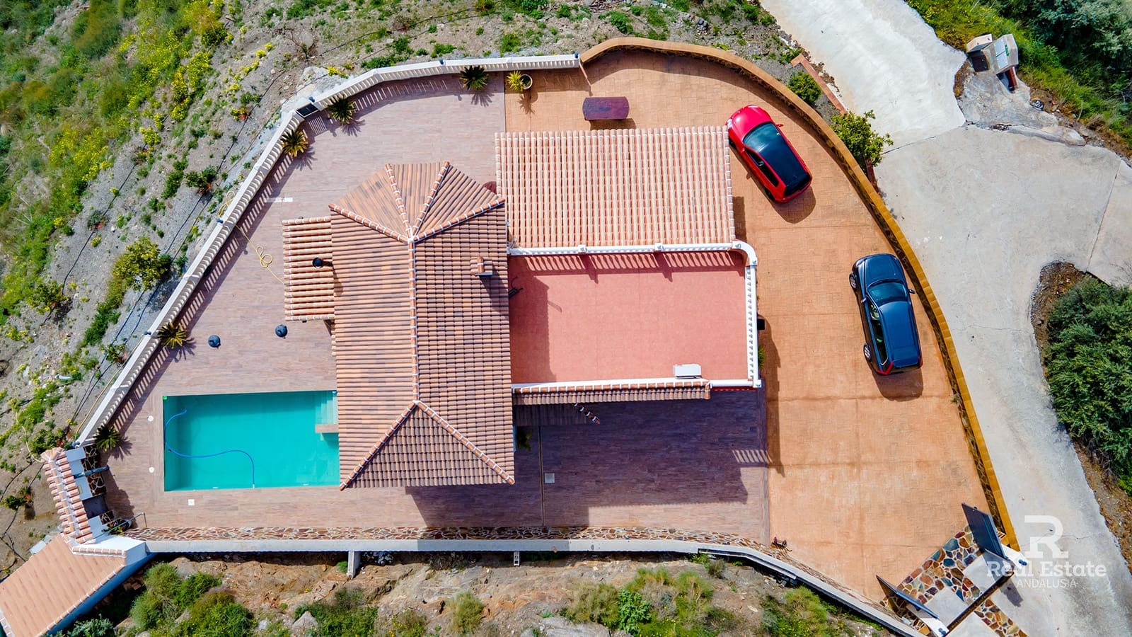 4 soveværelse Villa til leje i Sayalonga med swimmingpool garage - € 2.400 (Ref: 9953457)