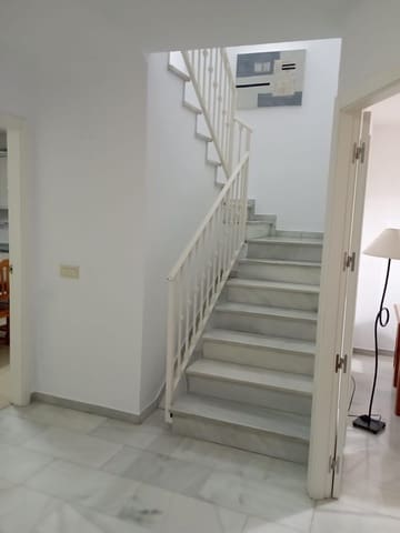 3 slaapkamer Rijtjeshuis te huur in La Cala de Mijas, Mijas met zwembad - € 1.700 (Ref: 9143000)