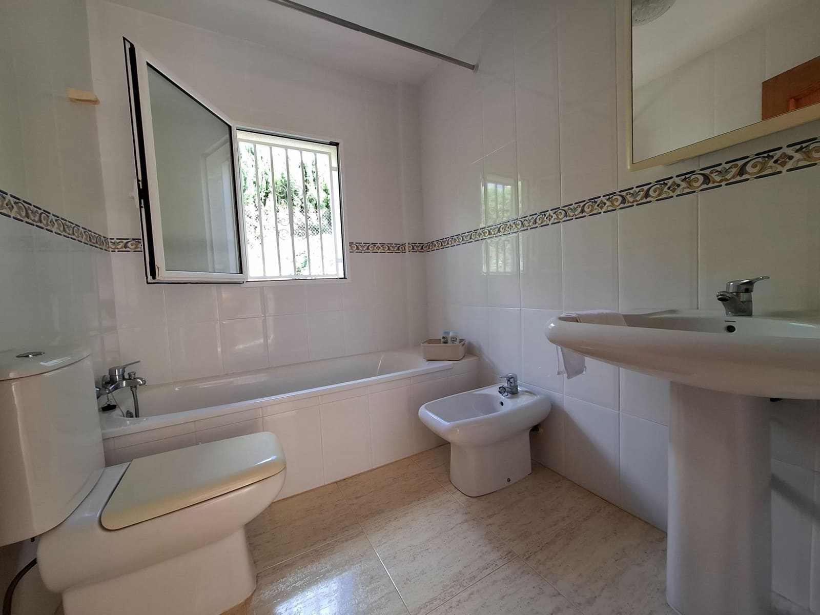 2 bedroom Villa for sale in Busot - € 280,000 (Ref: 10168558)