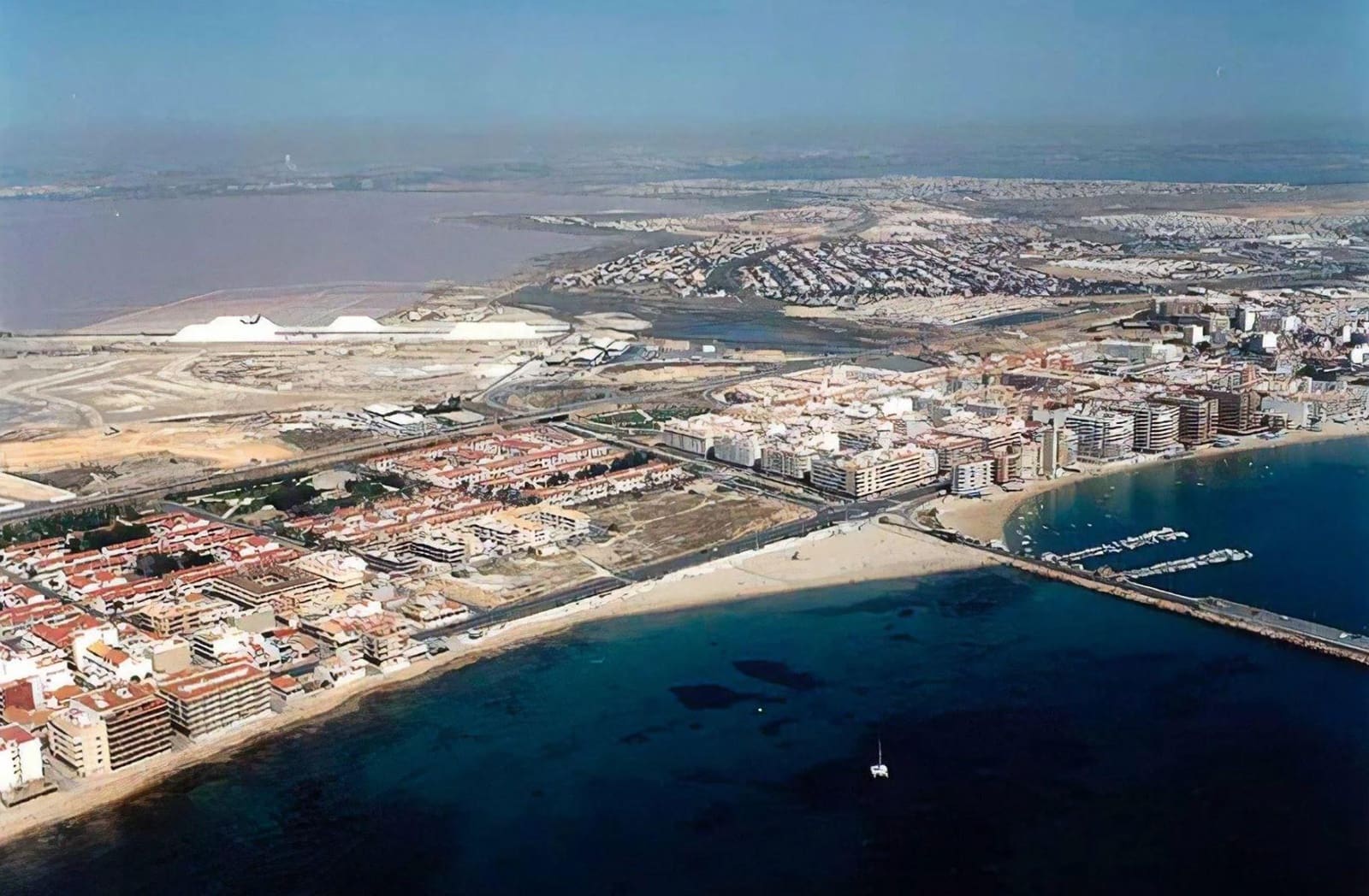 Chalet de 3 habitaciones en Algorfa en venta con piscina - 549.000 € (Ref: 8500631)