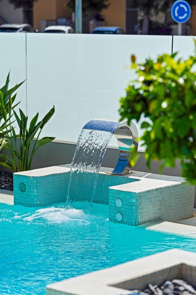 4 bedroom Villa for sale in Orihuela Costa with pool - € 1,600,000 (Ref: 8536529)