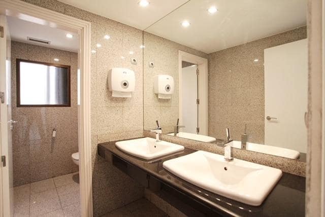 Kontor til salg i Alicante by med garage - € 565.000 (Ref: 8615204)