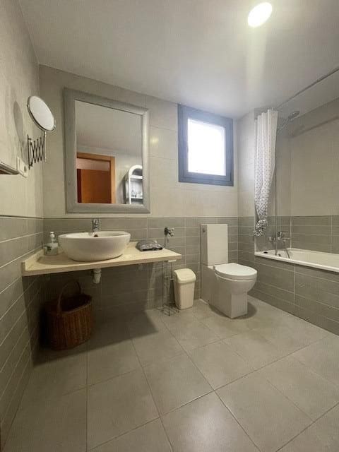 2 bedroom Flat for sale in Alicante / Alacant city with pool garage - € 420,000 (Ref: 9048920)