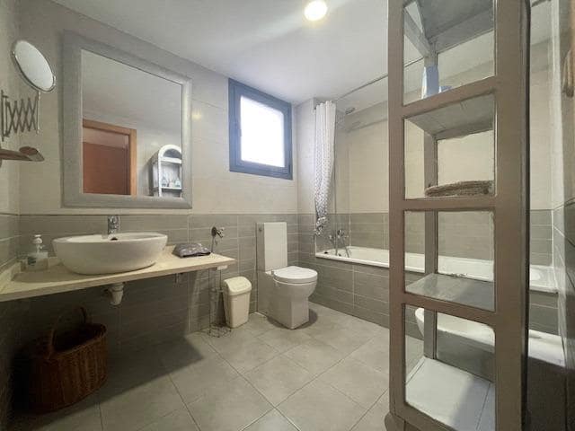 2 bedroom Flat for sale in Alicante / Alacant city with pool garage - € 420,000 (Ref: 9048920)